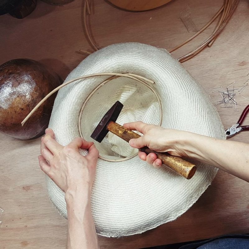 sylvie camicas fabrication a la main selon la tradition modiste